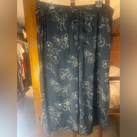 11 Honore Wide Leg Pants - Picture 4 of 8